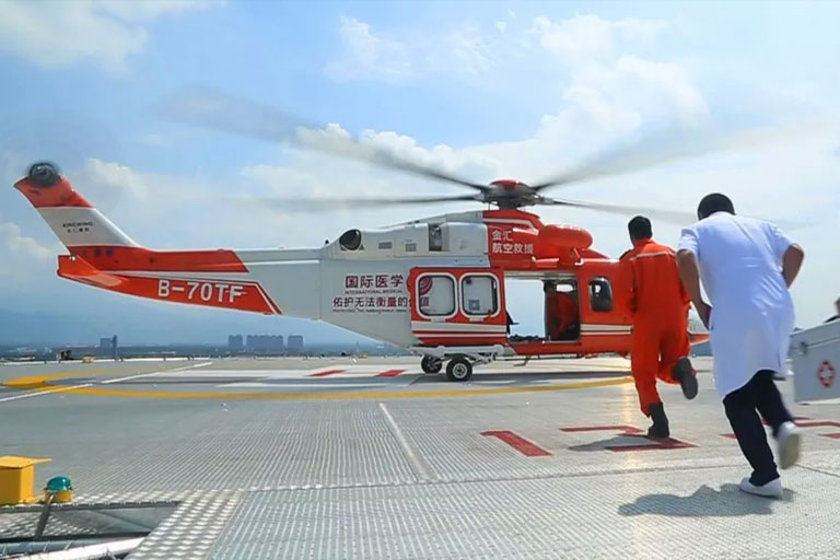 西安國際醫(yī)學(xué)中心緊急救援停機(jī)坪通過驗(yàn)收，空中120開啟綠色生命通道