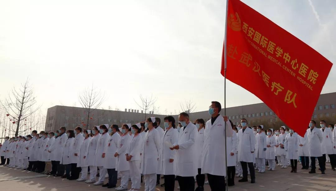 最美“逆行者”再出發(fā)！西安國際醫(yī)學(xué)中心醫(yī)院212名醫(yī)護(hù)人員馳援武漢