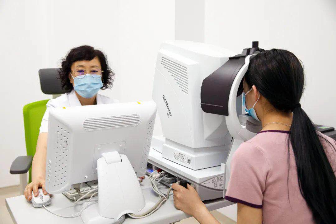 眼睛干澀、看不清字？ 快來這里檢查