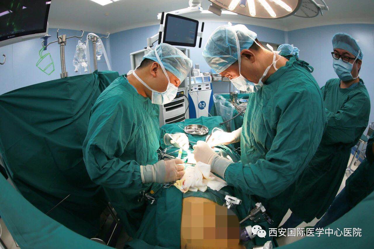 重磅！我院成功完成西北首例四代達(dá)芬奇機(jī)器人輔助房間隔缺損修補(bǔ)術(shù)