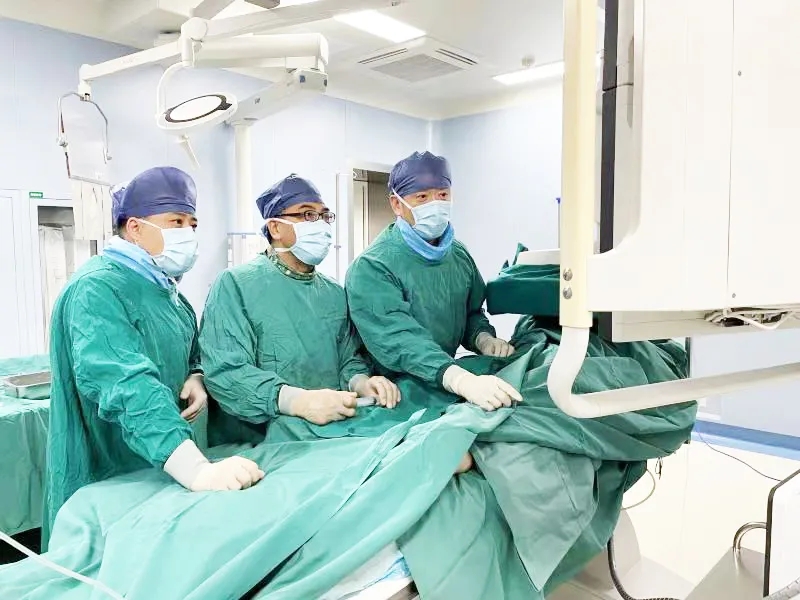 胸悶、腹脹、乏力……患者突發(fā)布加綜合征 介入治療把命救