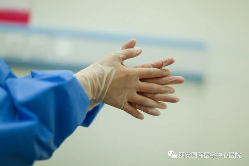 49秒！她的手，已接種了13230人