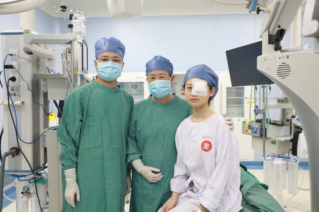 暑期摘鏡潮！18歲女孩開啟“無鏡”人生