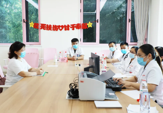 不掛號，解決多個問題，多學科MDT聯(lián)合門診讓更年期女性少跑腿，更安心！