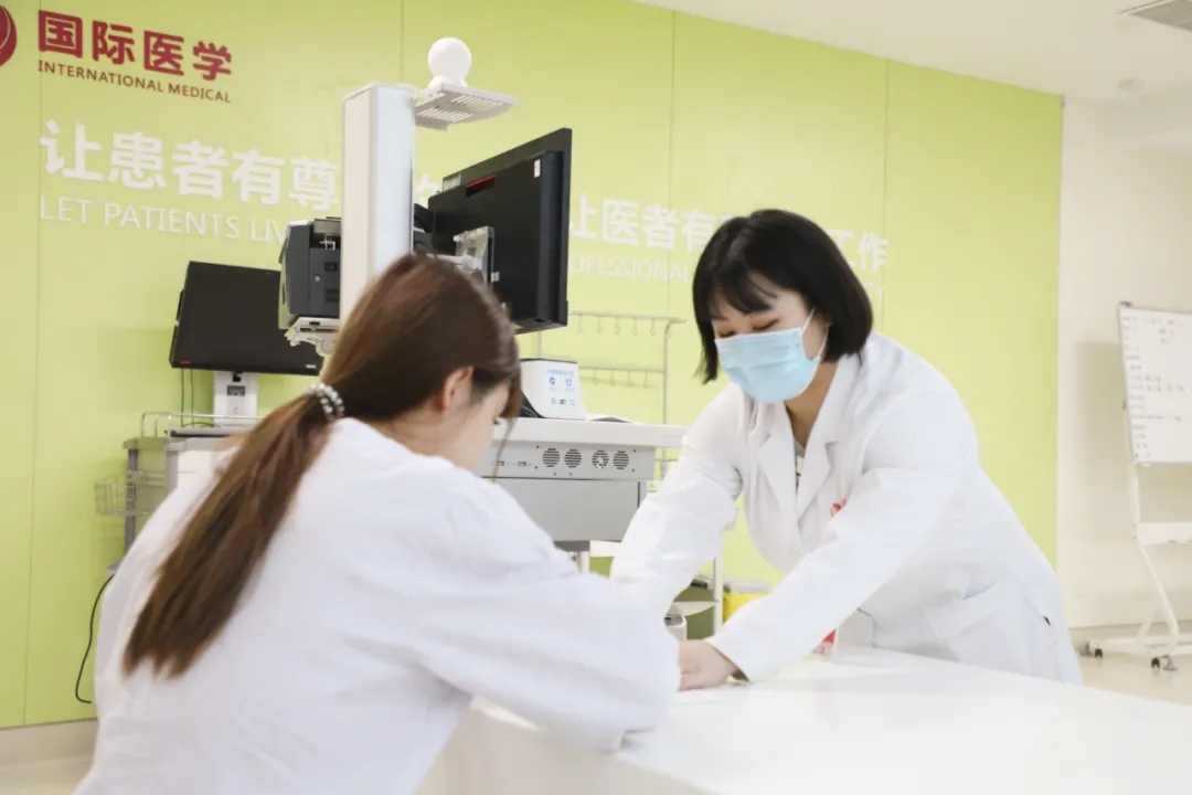 出院手續(xù)床前辦理，「移動結算車」便民又惠民！