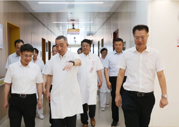 醫(yī)師節(jié)快樂(lè)！西北大學(xué)校長(zhǎng)孫慶偉一行來(lái)院慰問(wèn)