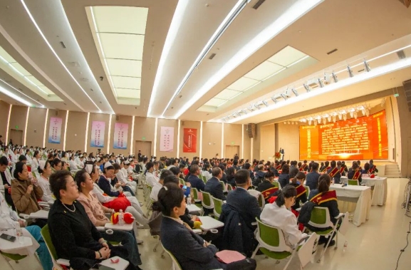 接續(xù)奮斗啟新篇！這場(chǎng)總結(jié)表彰大會(huì)奮進(jìn)感滿滿