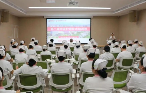 辨證、貼敷、耳穴……解鎖中醫(yī)護理“新技能”